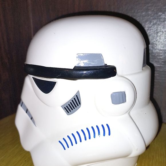 LucasFilm LTD Stormtrooper bank - Picture 3 of 8